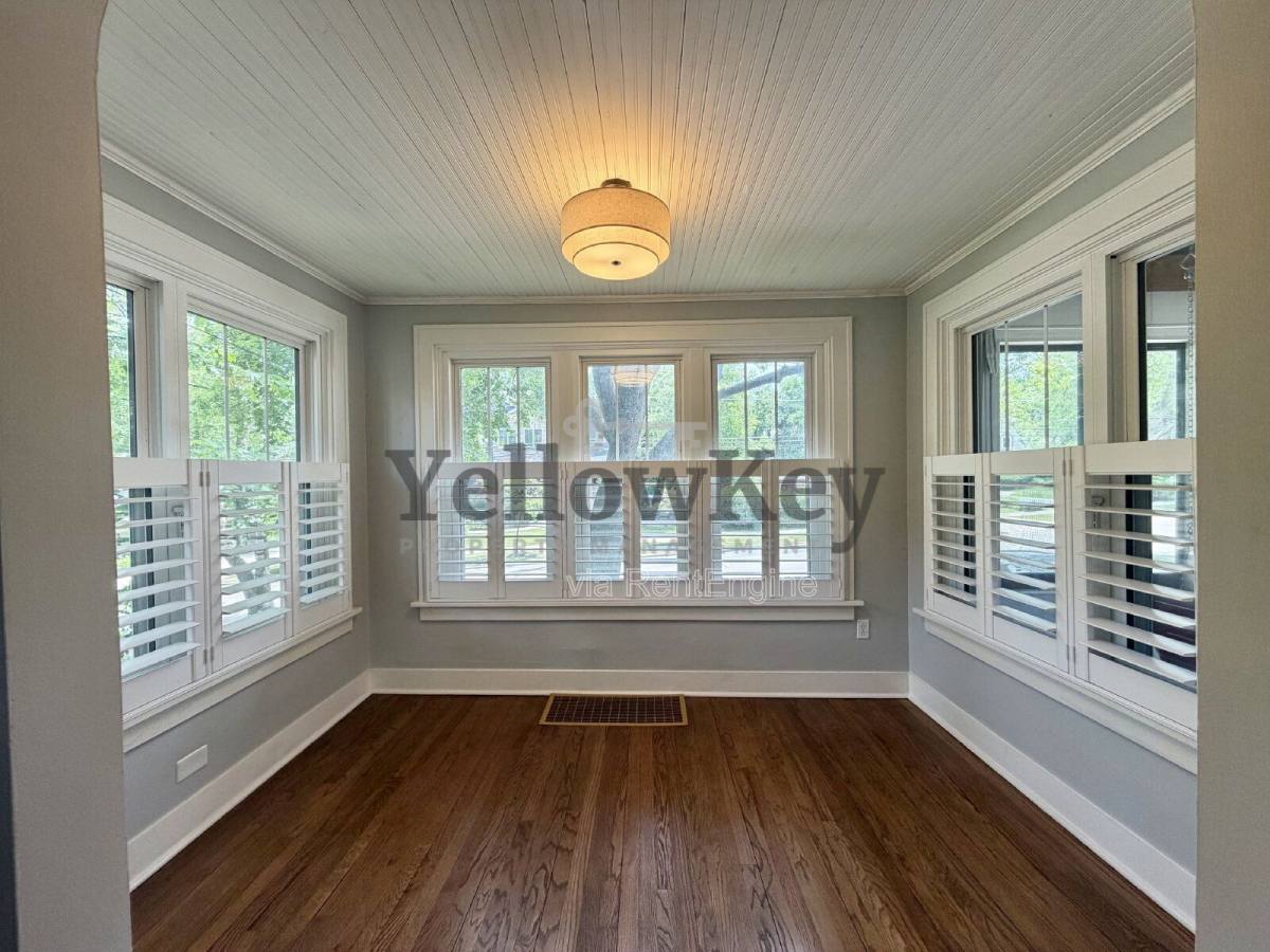 House for rent at 376 Hill Ave, Glen Ellyn, IL 60137