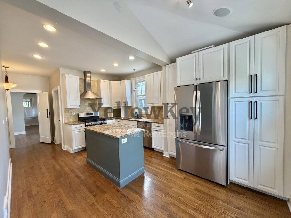 House for rent at 376 Hill Ave, Glen Ellyn, IL 60137