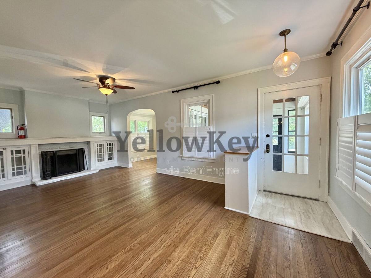 House for rent at 376 Hill Ave, Glen Ellyn, IL 60137