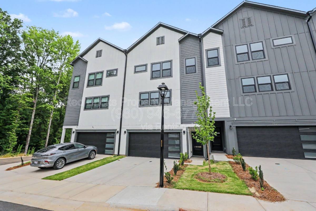 Townhouse for rent at 7924 Sansom Circle, Charlotte, NC 28213