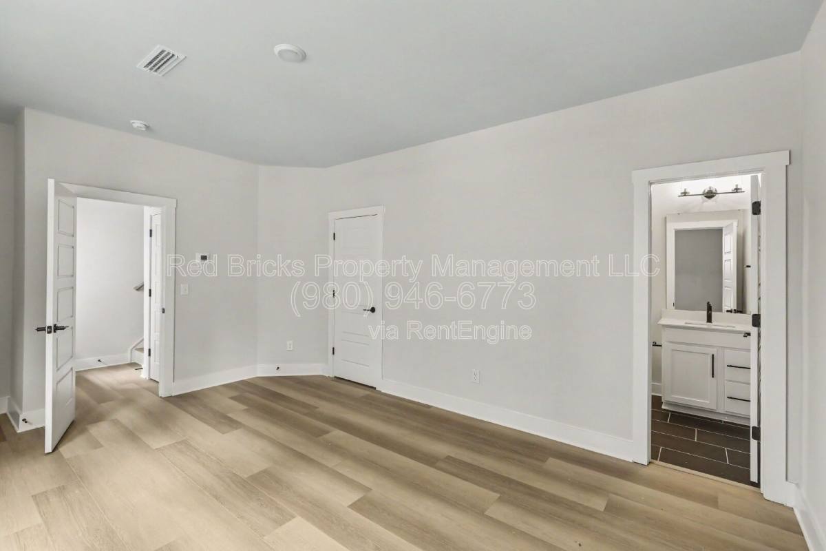 Townhouse for rent at 7924 Sansom Circle, Charlotte, NC 28213