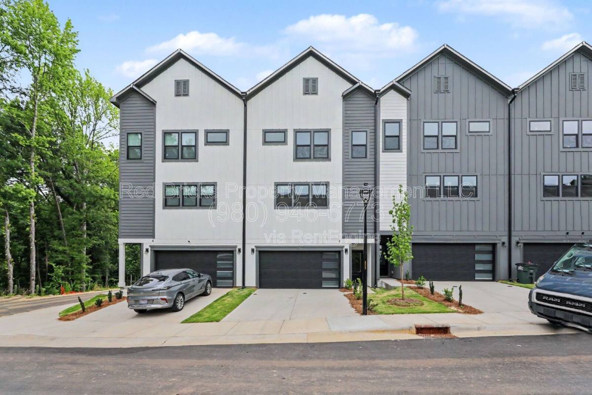 Townhouse for rent at 7924 Sansom Circle, Charlotte, NC 28213