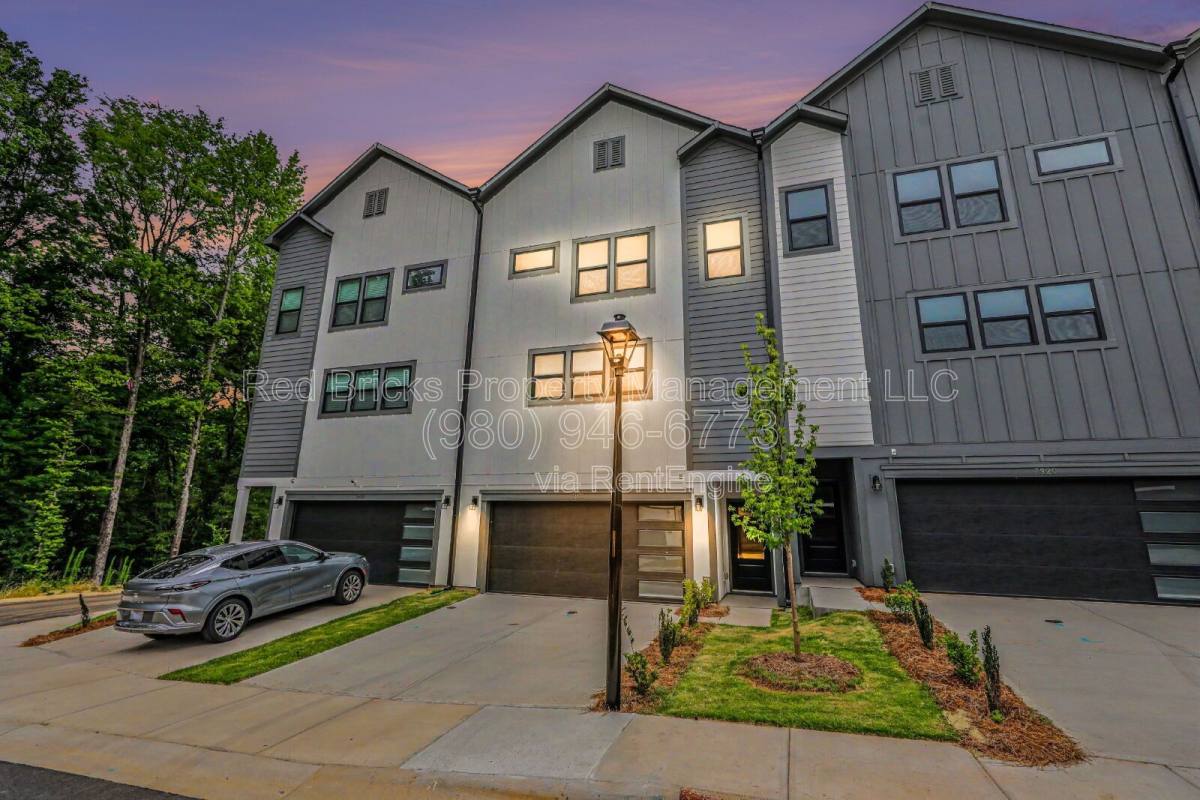 Townhouse for rent at 7924 Sansom Circle, Charlotte, NC 28213