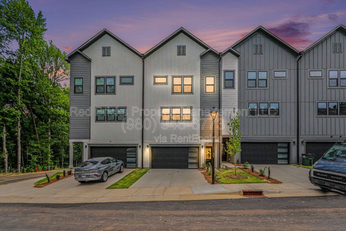 Townhouse for rent at 7924 Sansom Circle, Charlotte, NC 28213