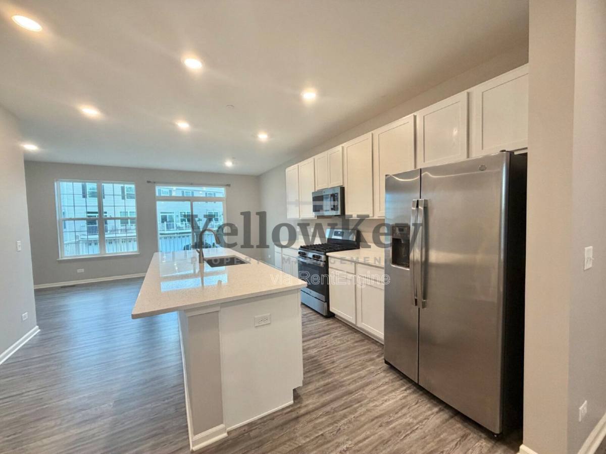Townhouse for rent at 1707 Carlstedt Dr, Batavia, IL 60510