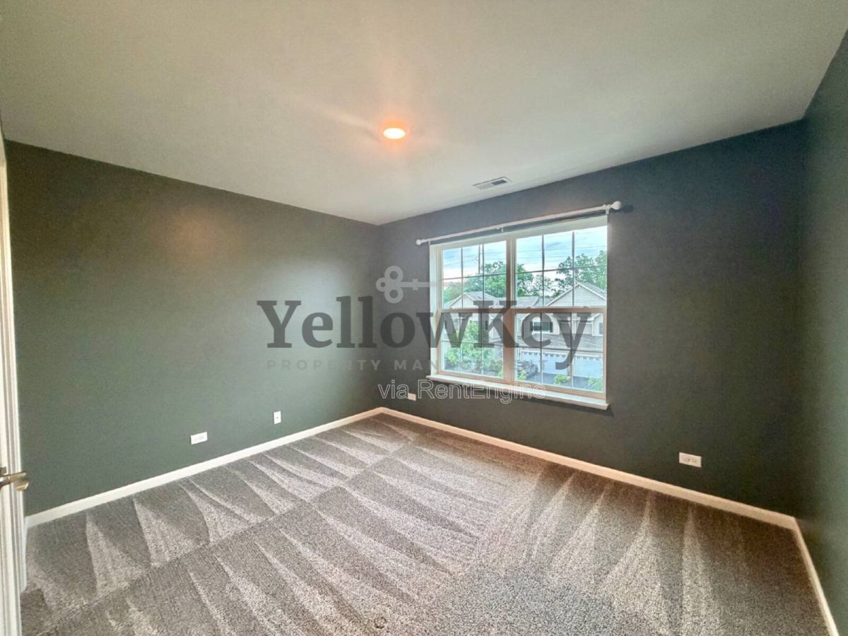 Townhouse for rent at 1707 Carlstedt Dr, Batavia, IL 60510