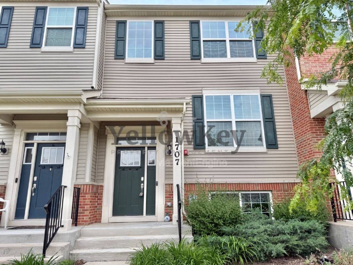 Townhouse for rent at 1707 Carlstedt Dr, Batavia, IL 60510