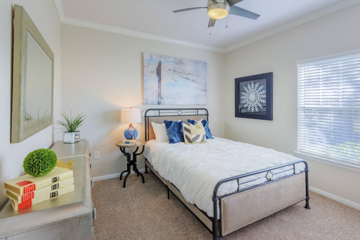 Apartment for rent at The Pointe at Vista Ridge, 2701 Macarthur Blvd, Lewisville, TX 75067
