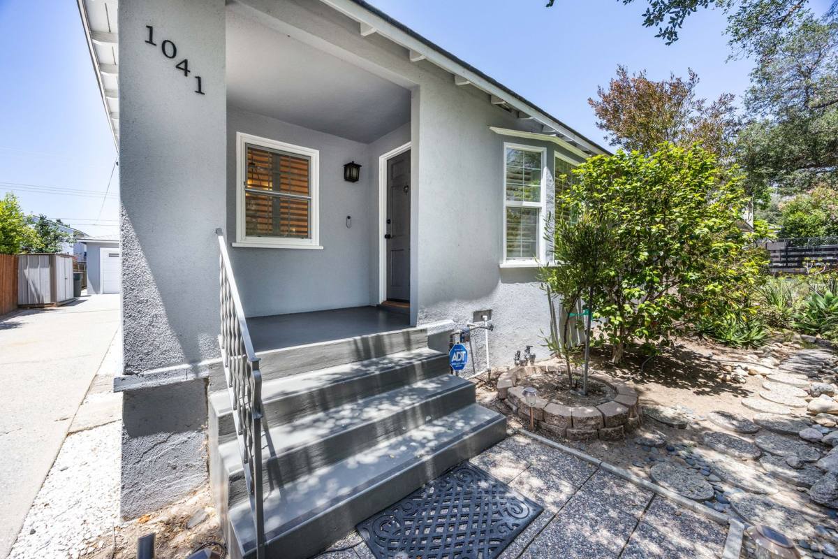 House for rent at 1041 Rose Ave, Pasadena, CA 91107