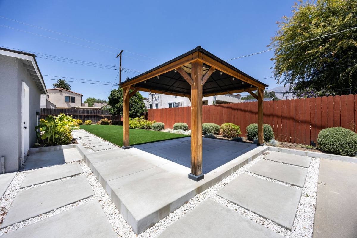 House for rent at 1041 Rose Ave, Pasadena, CA 91107