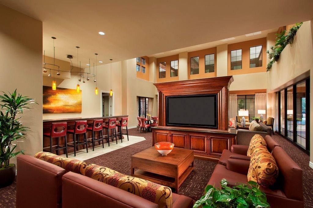 Apartment for rent at 800 W Willis Rd, Chandler, AZ 85286