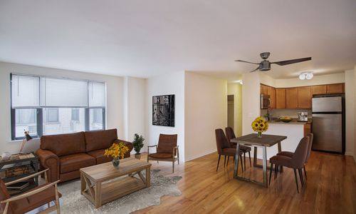 Apartment for rent at 525 W Oakdale Ave, Chicago, IL 60657