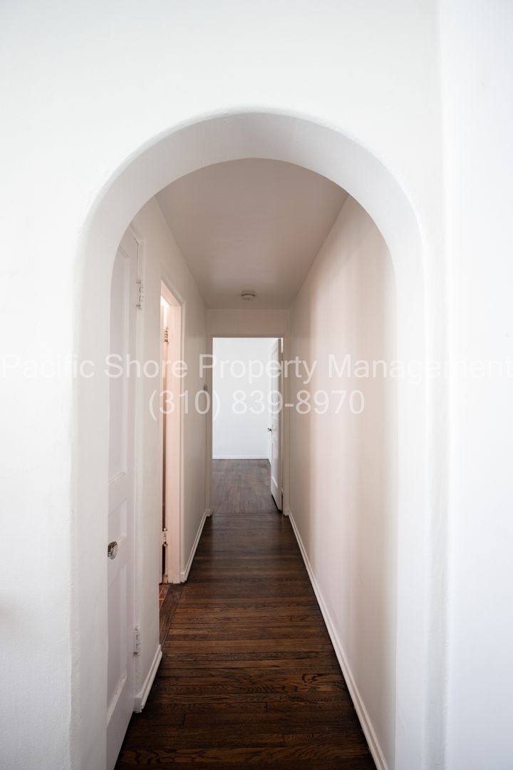 Apartment for rent at 559 N Alexandria Ave, Los Angeles, CA 90004