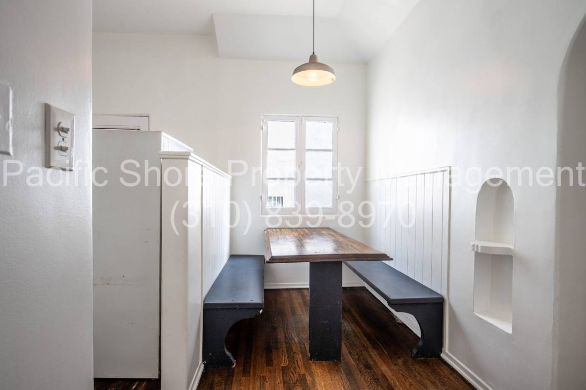 Apartment for rent at 559 N Alexandria Ave, Los Angeles, CA 90004
