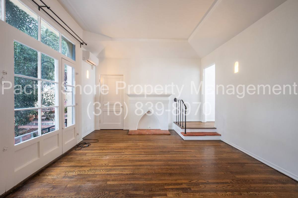 Apartment for rent at 559 N Alexandria Ave, Los Angeles, CA 90004