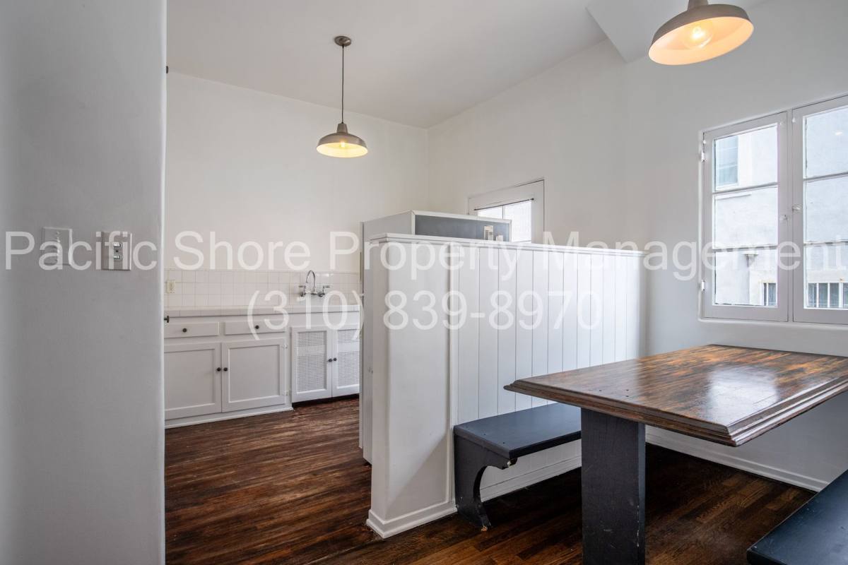 Apartment for rent at 559 N Alexandria Ave, Los Angeles, CA 90004