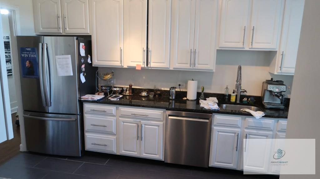 Apartment for rent at 534 W Stratford Place #6E, Chicago, IL 60657