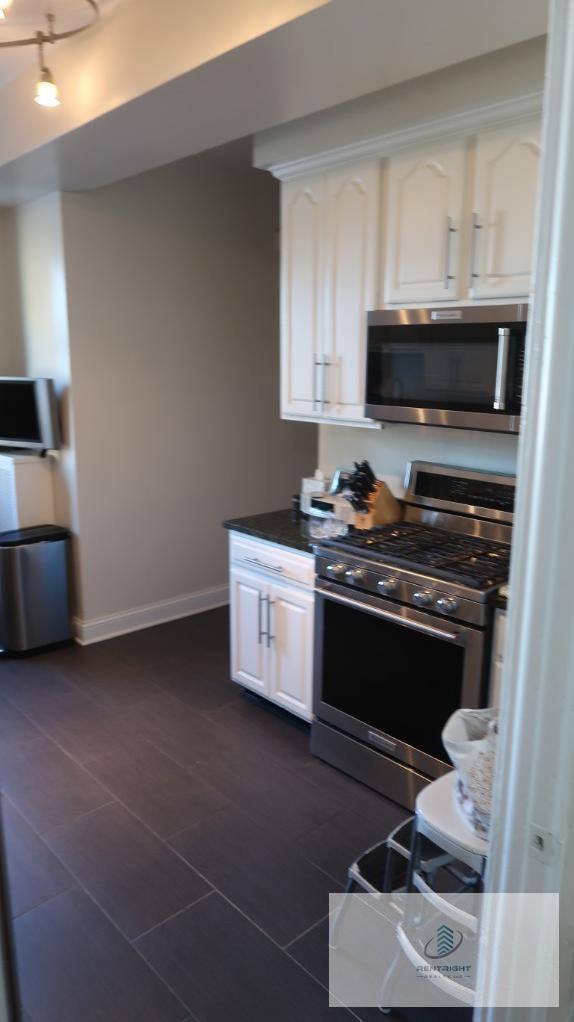 Apartment for rent at 534 W Stratford Place #6E, Chicago, IL 60657