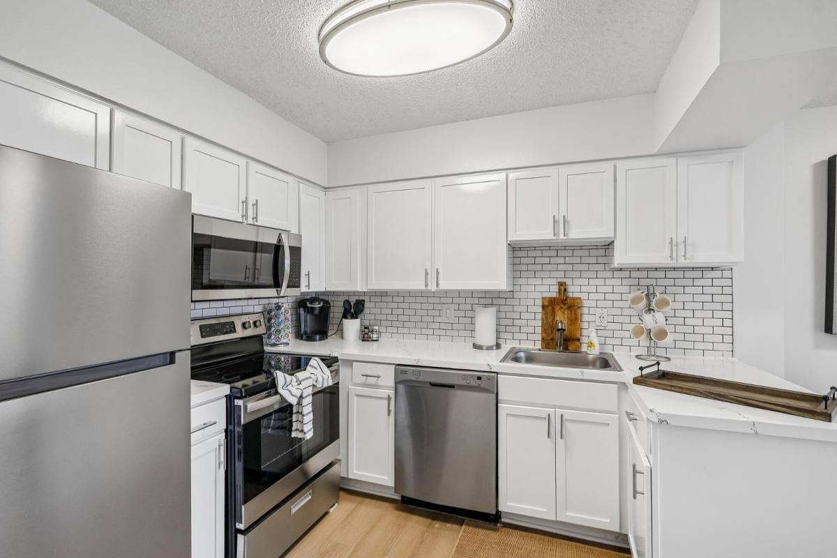 Apartment for rent at 2801 Park Center Dr, Alexandria, VA 22302