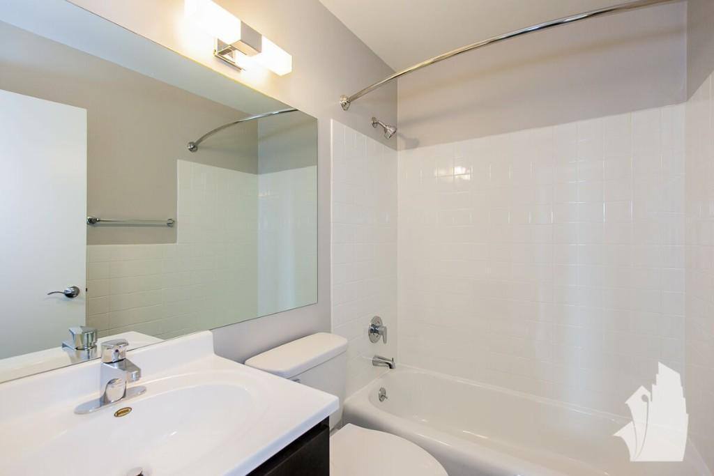 Apartment for rent at 5600 N Sheridan Rd #1A, Chicago, IL 60660