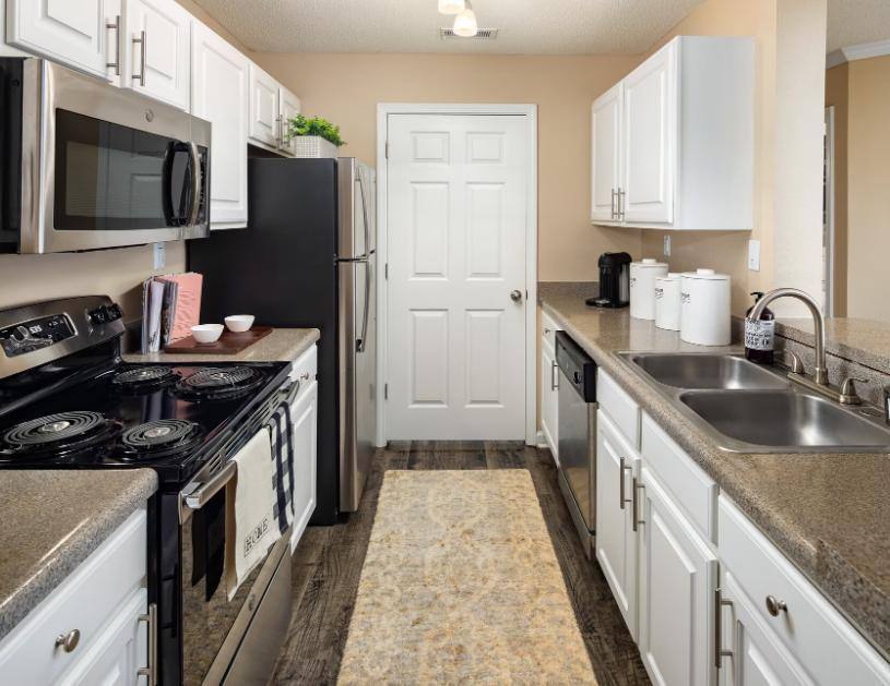 Apartment for rent at 1825 Grove Point Rd, Savannah, GA 31419