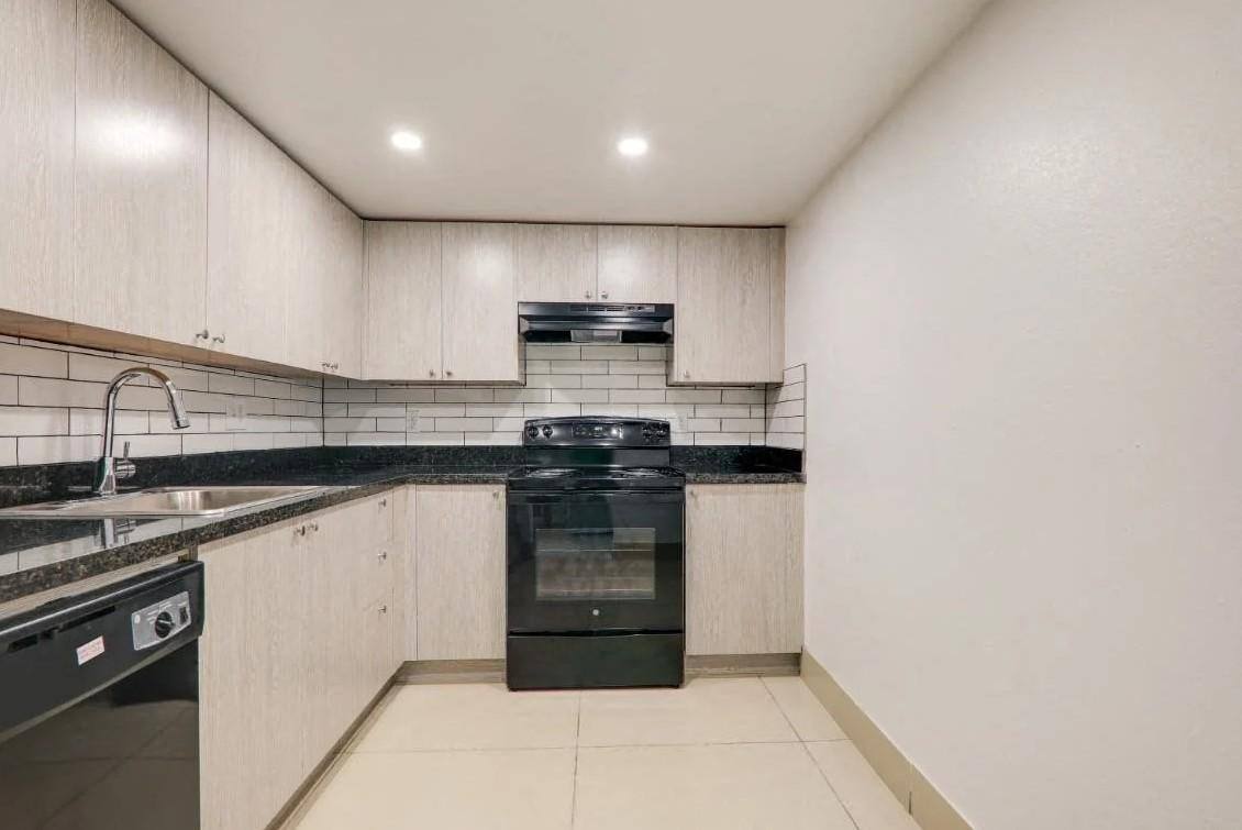 Apartment for rent at Summit Palm, 4491 NW 19th St, Fort Lauderdale, FL 33313
