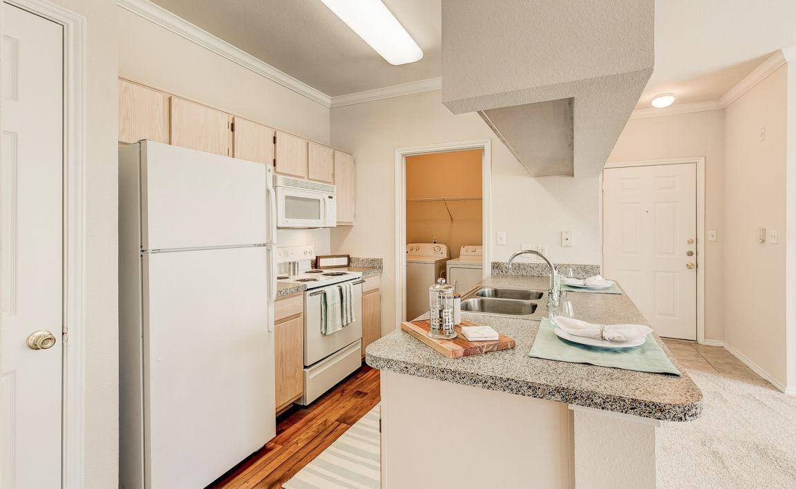 Apartment for rent at Colonial Grand at Bear Creek Apartment Homes, 1200 Fuller Wiser Rd, Euless, TX 76039
