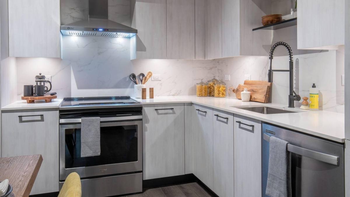 Apartment for rent at 6970 SW 40th St, Miami, FL 33155