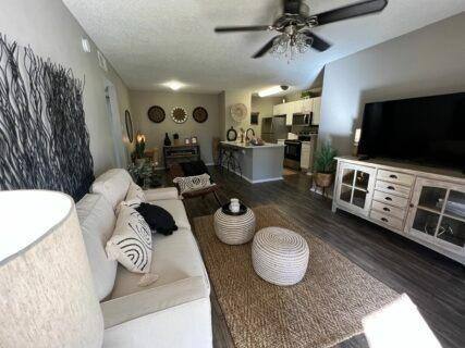 Apartment for rent at 5901 Valleycreek Lane, Arlington, TX 76017