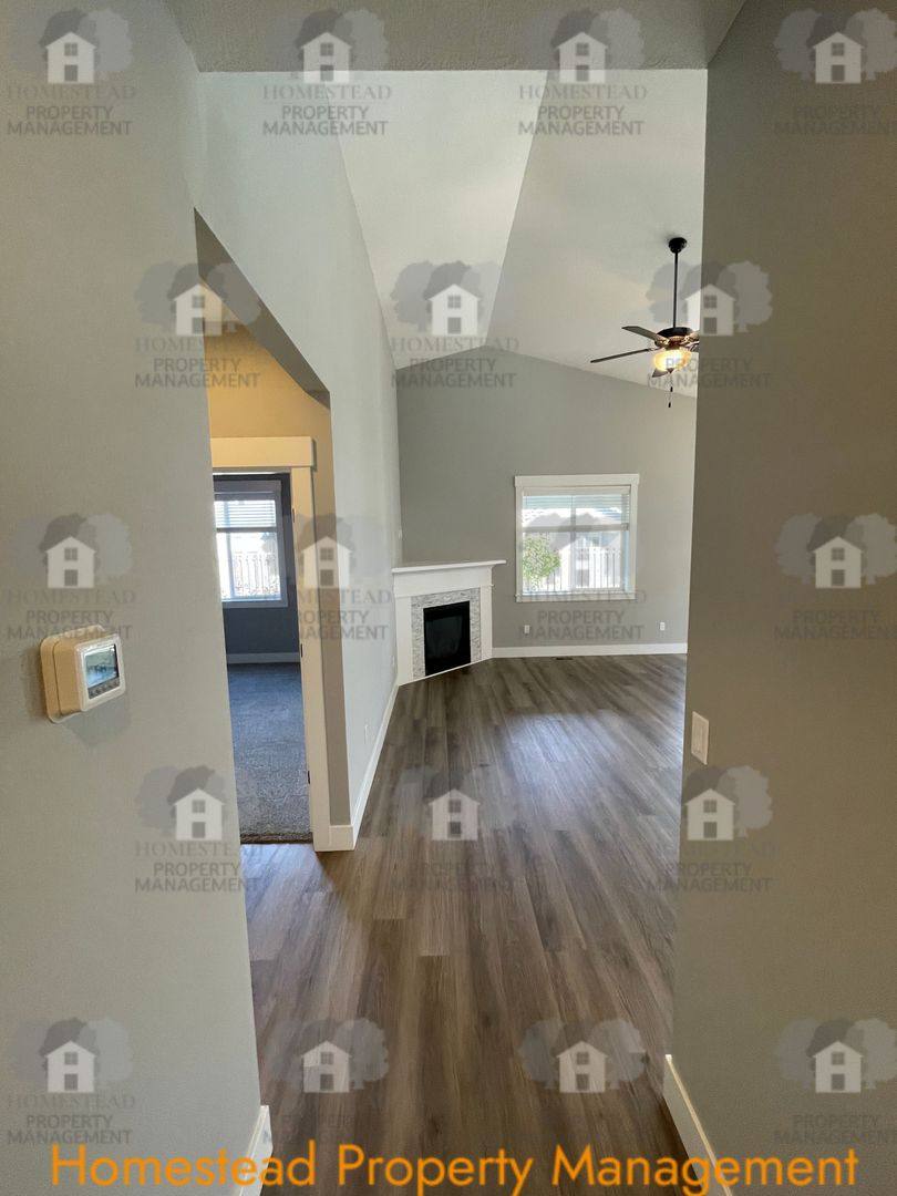House for rent at 1062 Chestnut St, Independence, OR 97351