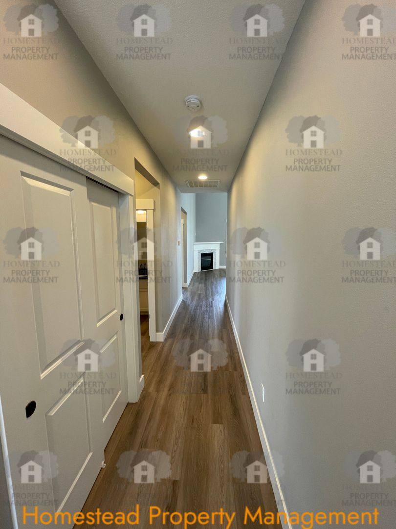 House for rent at 1062 Chestnut St, Independence, OR 97351