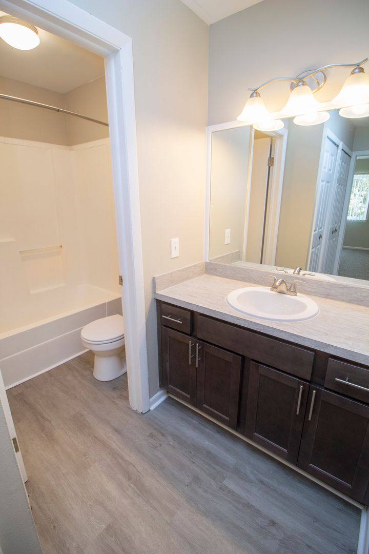 Apartment for rent at 3325 Watkins Lake Rd, Waterford, MI 48328