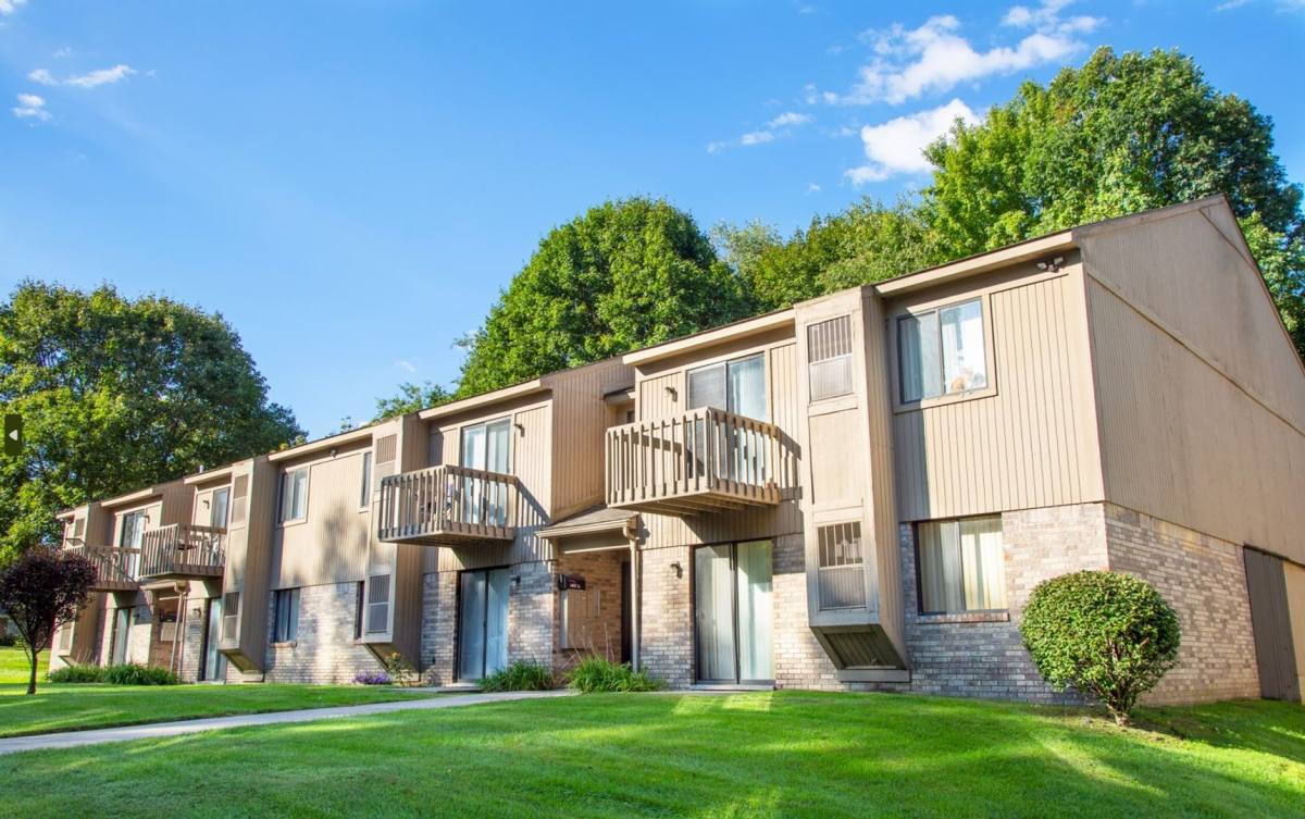 Apartment for rent at 3325 Watkins Lake Rd, Waterford, MI 48328