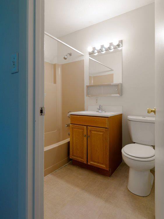 Townhouse for rent at 1 Rolling Green Dr, Amherst, MA 01002