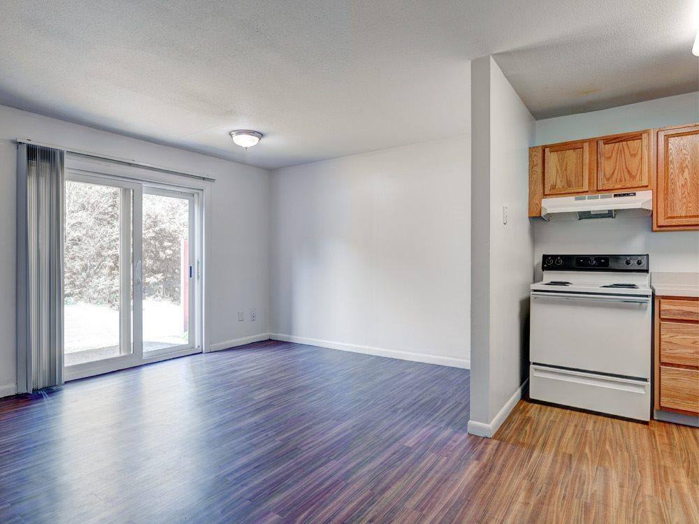 Townhouse for rent at 1 Rolling Green Dr, Amherst, MA 01002