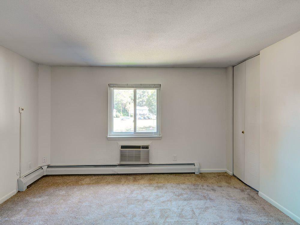 Townhouse for rent at 1 Rolling Green Dr, Amherst, MA 01002
