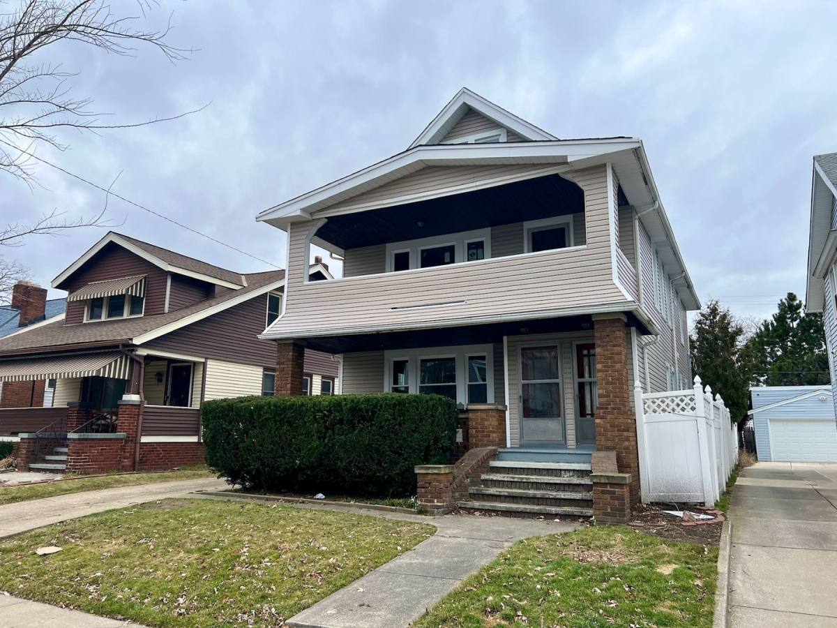 Apartment for rent at 2068 Waterbury Rd, Lakewood, OH 44107