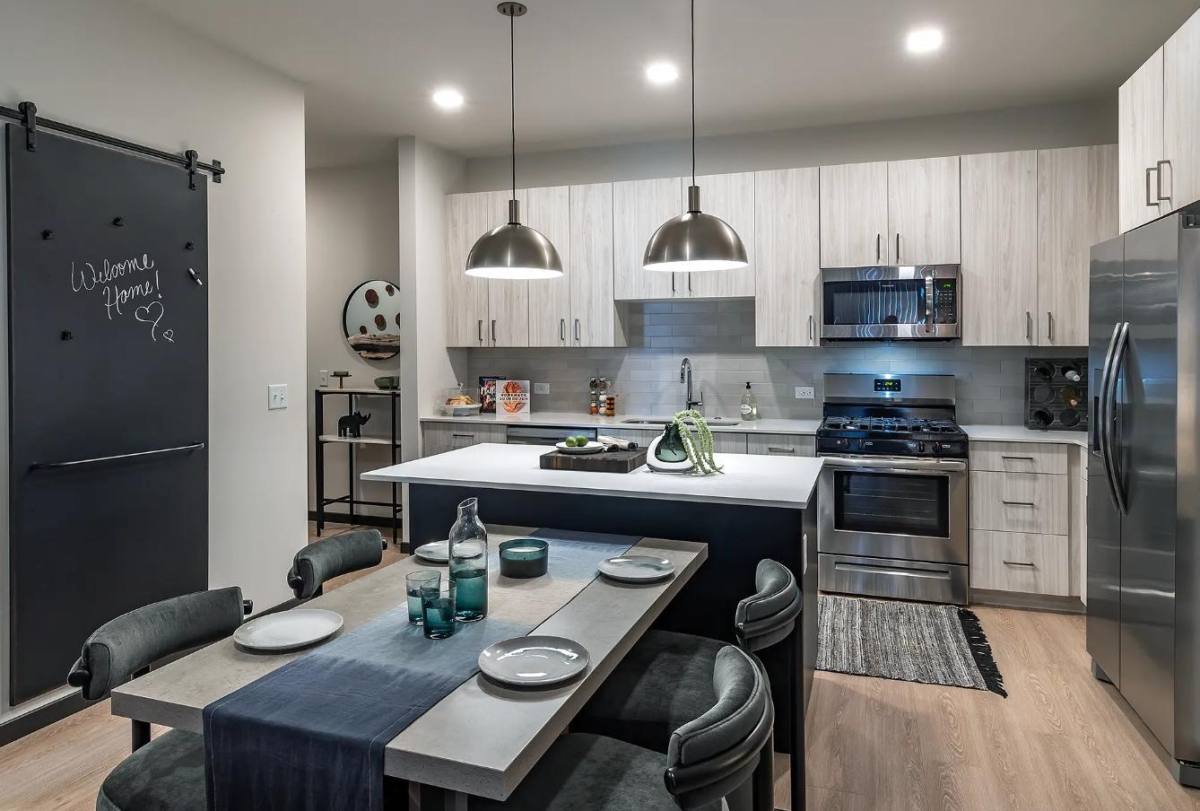 Apartment for rent at 4450 Fox Valley Center Dr, Aurora, IL 60504