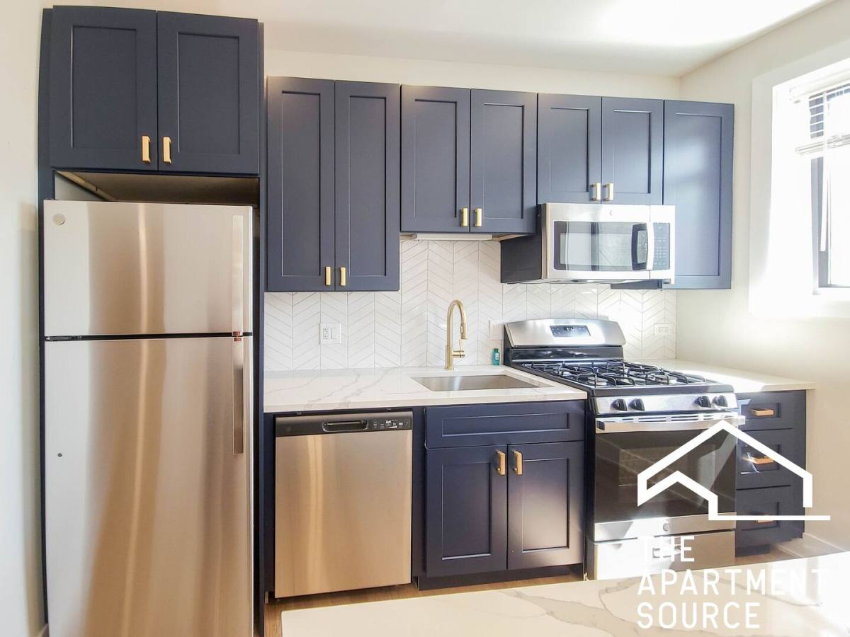 Apartment for rent at 2020 W Montrose Ave #2C, Chicago, IL 60618