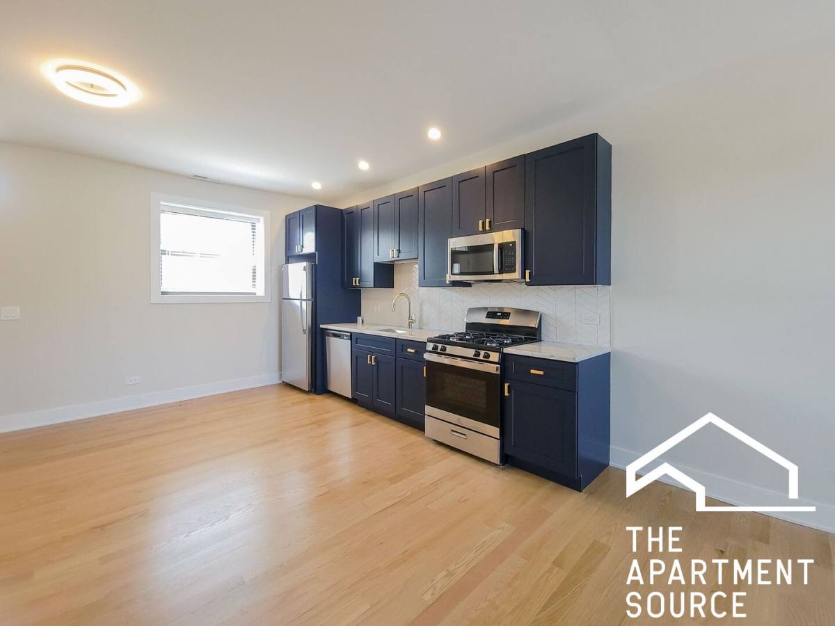 Apartment for rent at 2020 W Montrose Ave #3D, Chicago, IL 60618