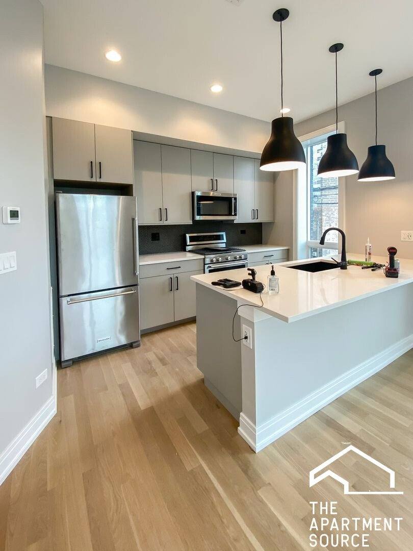 Apartment for rent at 1050 W Cornelia Ave #203, Chicago, IL 60657