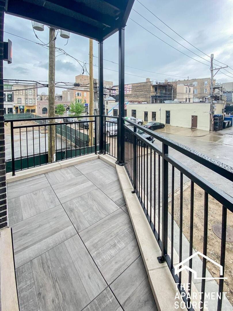 Apartment for rent at 1050 W Cornelia Ave #203, Chicago, IL 60657