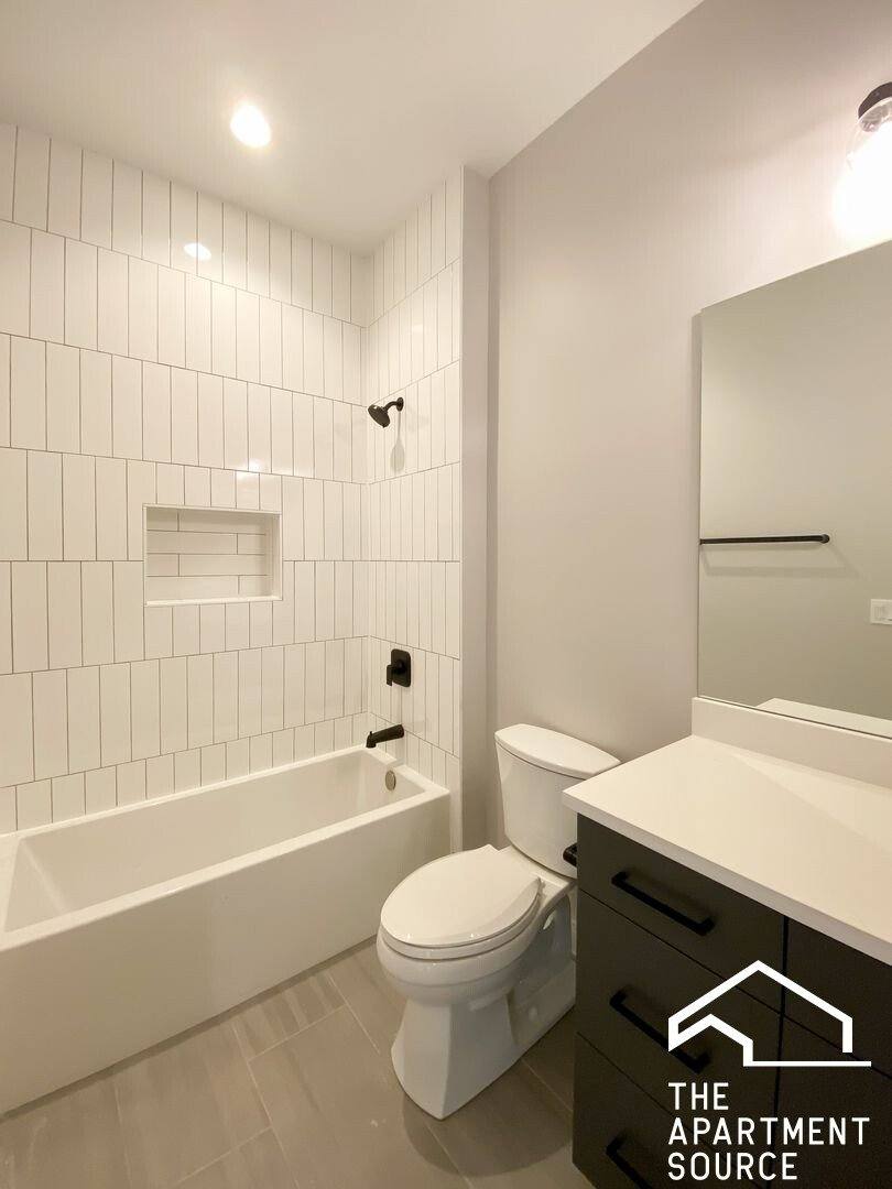 Apartment for rent at 1050 W Cornelia Ave #203, Chicago, IL 60657