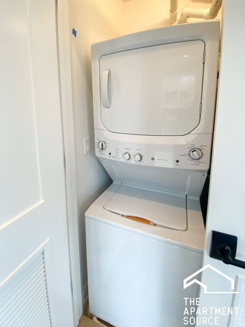 Apartment for rent at 1050 W Cornelia Ave #203, Chicago, IL 60657