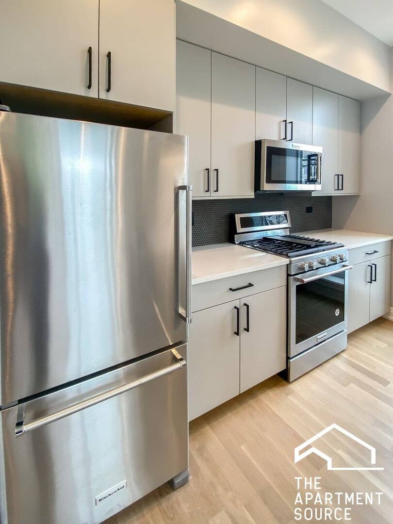 Apartment for rent at 1050 W Cornelia Ave #203, Chicago, IL 60657