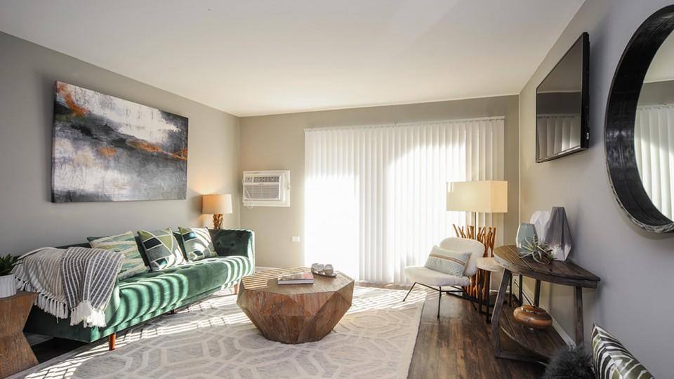 Apartment for rent at 4700 Arbor Dr, Rolling Meadows, IL 60008