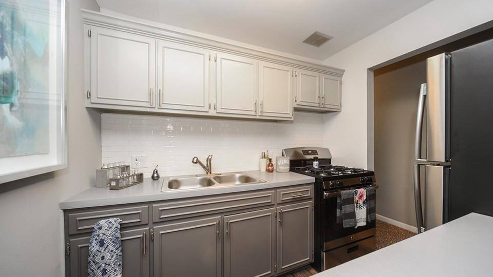 Apartment for rent at 4700 Arbor Dr, Rolling Meadows, IL 60008