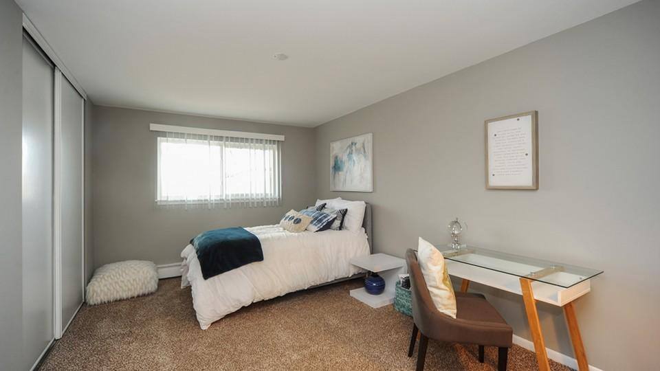 Apartment for rent at 4700 Arbor Dr, Rolling Meadows, IL 60008