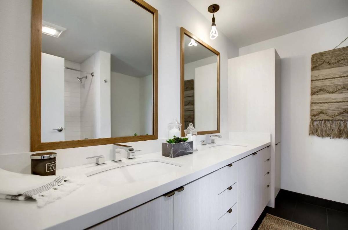 Apartment for rent at 975 SE 11th Ave, Portland, OR 97214