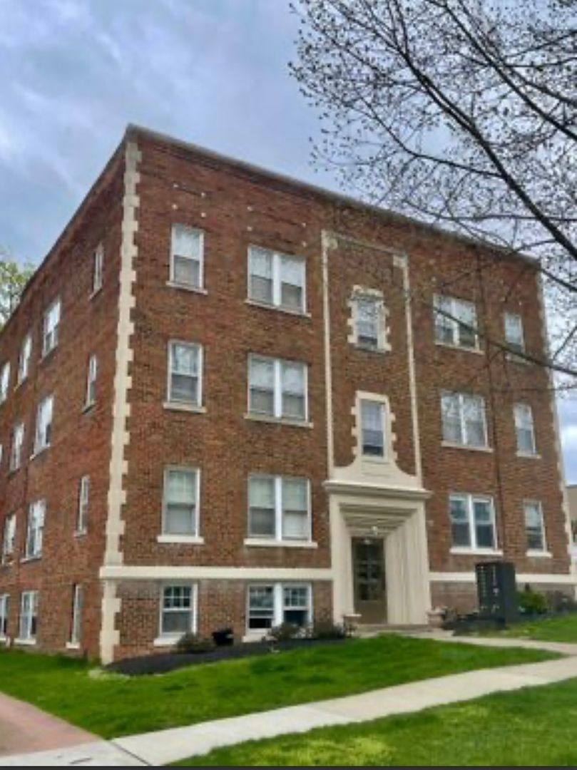 Apartment for rent at 1385 Manor Park Ave, Lakewood, OH 44107